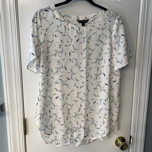 Banana Republic short-sleeve white and blue blouse